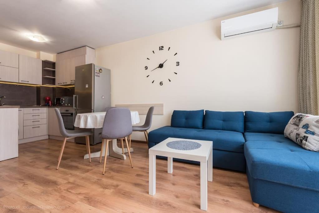 Bright Place Next To Grand Mall Varna Exterior photo